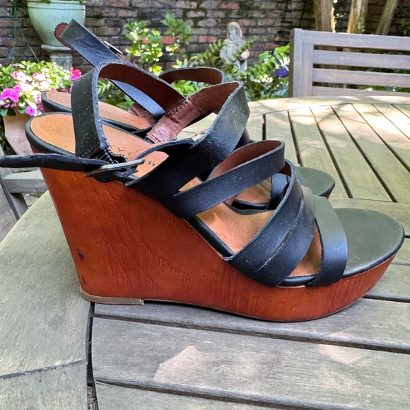 Lucky Brand Marinaa Black Leather Wedge Sandals – Size 8 -- 90s Y2K Chunky Retro - Picture 6 of 8